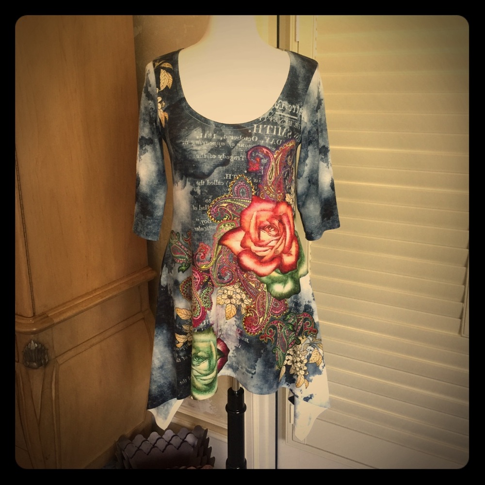 Amma graphic print tunic with arched hem.